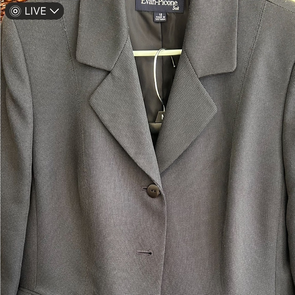 2 piece suit - Picture 2 of 10
